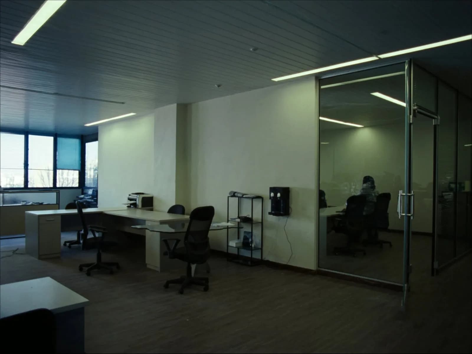 Kızılay’da yenilenmiş açık ofis ve cam bölme